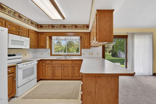 1219 Oaktree Court, Oregon, OH 43616