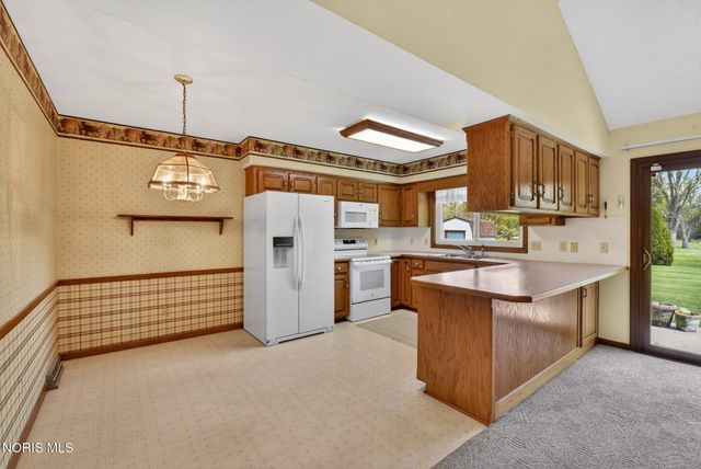 1219 Oaktree Court, Oregon, OH 43616