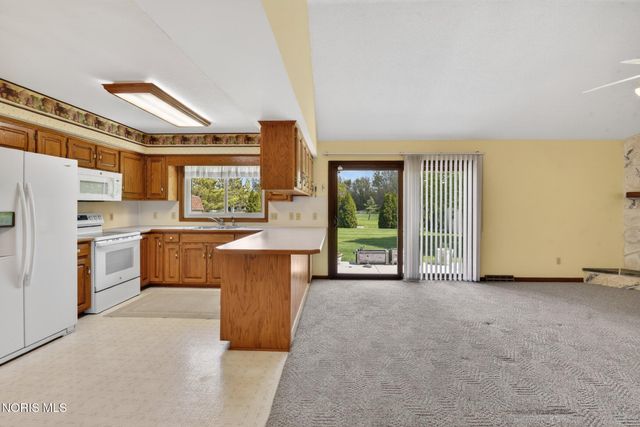 1219 Oaktree Court, Oregon, OH 43616