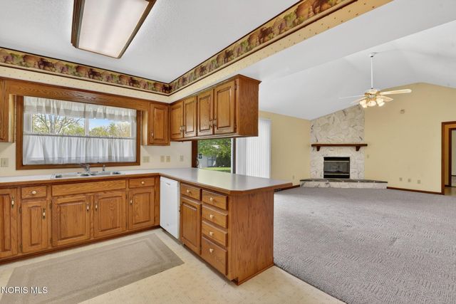 1219 Oaktree Court, Oregon, OH 43616