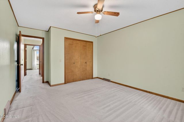 1219 Oaktree Court, Oregon, OH 43616