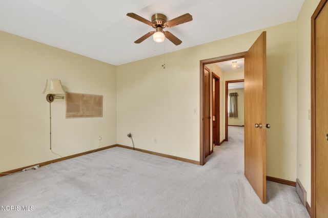 1219 Oaktree Court, Oregon, OH 43616