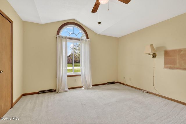 1219 Oaktree Court, Oregon, OH 43616