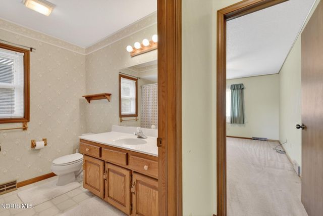 1219 Oaktree Court, Oregon, OH 43616