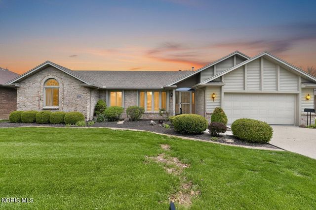 1219 Oaktree Court, Oregon, OH 43616
