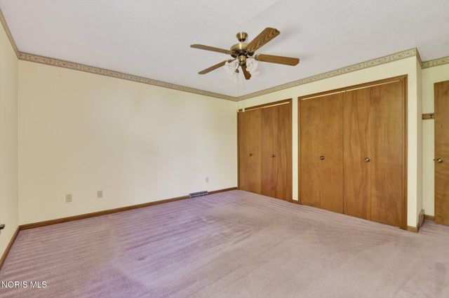 1219 Oaktree Court, Oregon, OH 43616