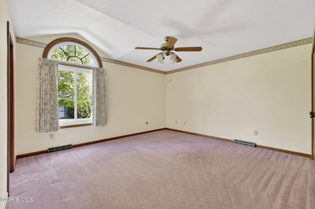 1219 Oaktree Court, Oregon, OH 43616