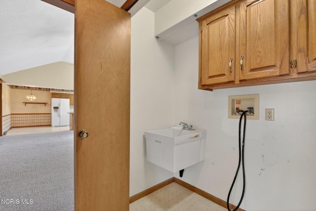 1219 Oaktree Court, Oregon, OH 43616