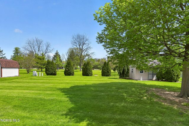 1219 Oaktree Court, Oregon, OH 43616