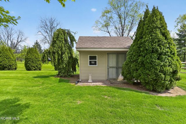 1219 Oaktree Court, Oregon, OH 43616