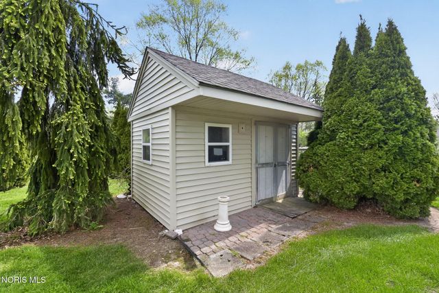 1219 Oaktree Court, Oregon, OH 43616