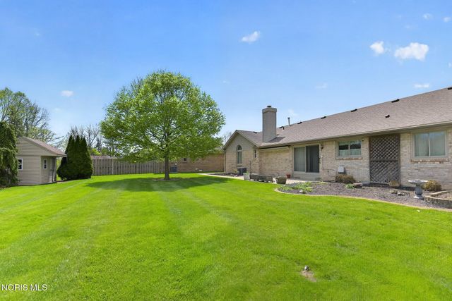1219 Oaktree Court, Oregon, OH 43616