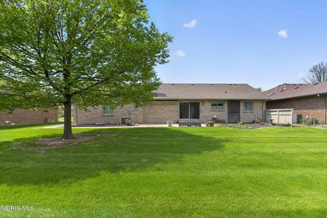 1219 Oaktree Court, Oregon, OH 43616