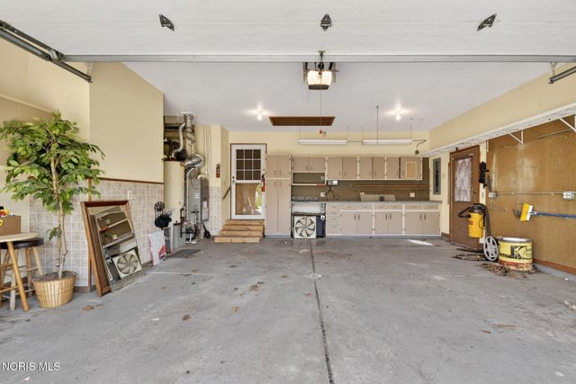 1219 Oaktree Court, Oregon, OH 43616