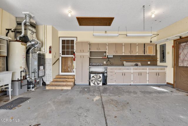 1219 Oaktree Court, Oregon, OH 43616