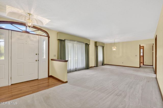 1219 Oaktree Court, Oregon, OH 43616
