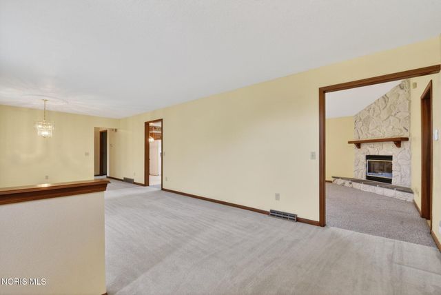 1219 Oaktree Court, Oregon, OH 43616