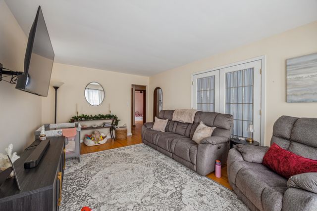 822 S La Grange Road, La Grange, IL 60525