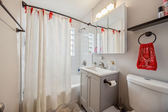 822 S La Grange Road, La Grange, IL 60525