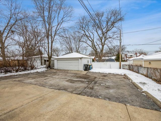 822 S La Grange Road, La Grange, IL 60525