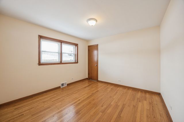 822 S La Grange Road, La Grange, IL 60525