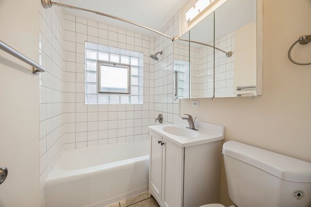 822 S La Grange Road, La Grange, IL 60525