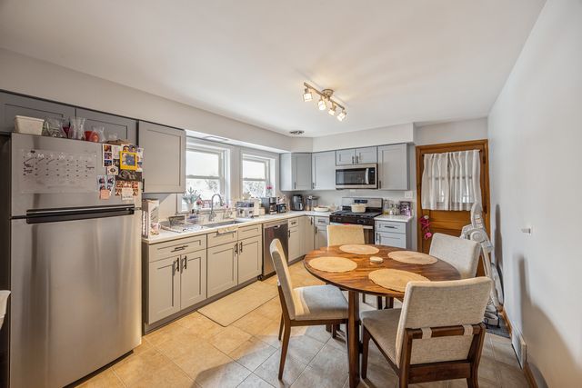 822 S La Grange Road, La Grange, IL 60525