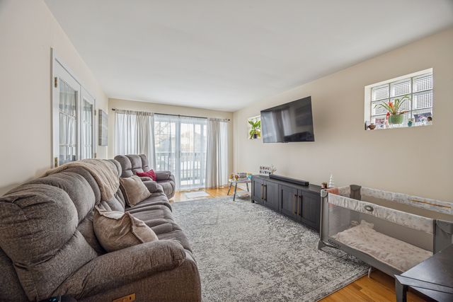 822 S La Grange Road, La Grange, IL 60525