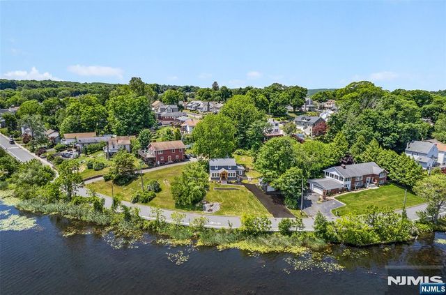 72 Koclas Drive, Netcong Borough, NJ 07857