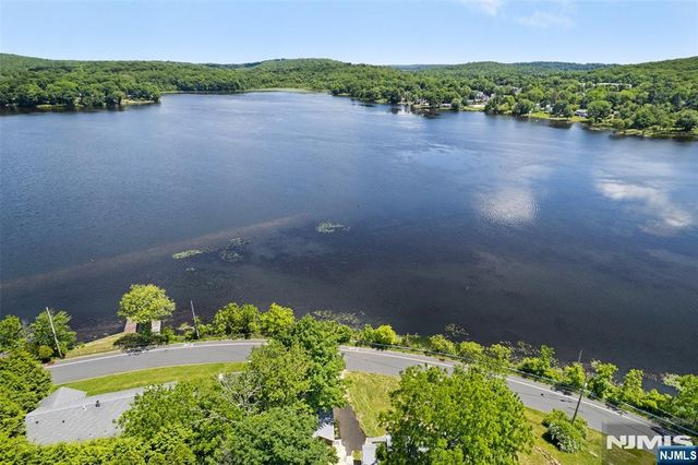 72 Koclas Drive, Netcong Borough, NJ 07857