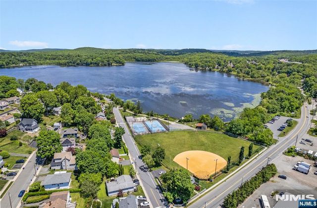 72 Koclas Drive, Netcong Borough, NJ 07857