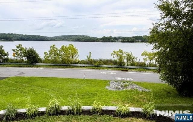 72 Koclas Drive, Netcong Borough, NJ 07857