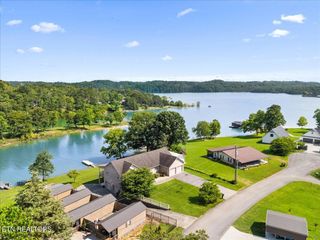 915 Smokey Mtn Queen Rd, Sevierville, TN 37876