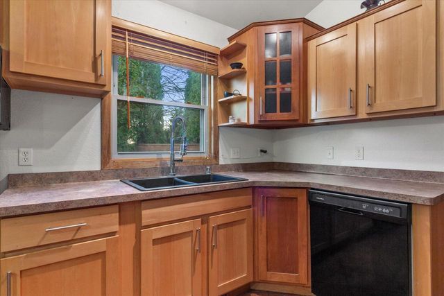 8005 Thistle COURT, Waterford, WI 53185