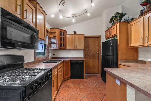 8005 Thistle COURT, Waterford, WI 53185