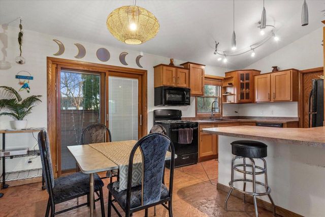 8005 Thistle COURT, Waterford, WI 53185