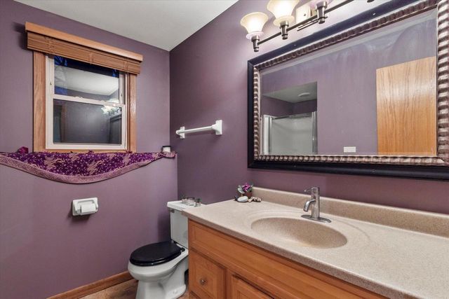 8005 Thistle COURT, Waterford, WI 53185