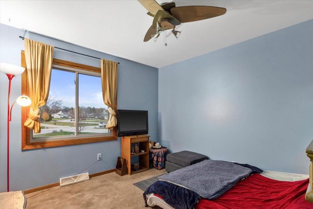 8005 Thistle COURT, Waterford, WI 53185