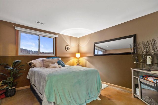 8005 Thistle COURT, Waterford, WI 53185