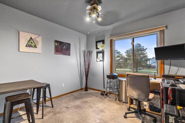 8005 Thistle COURT, Waterford, WI 53185