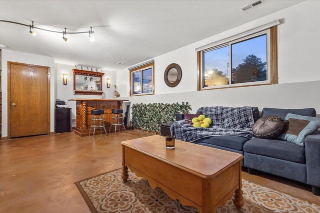 8005 Thistle COURT, Waterford, WI 53185