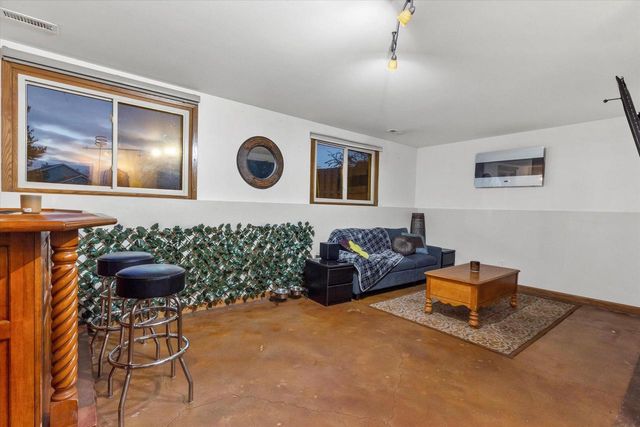 8005 Thistle COURT, Waterford, WI 53185