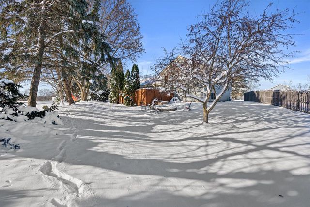 8005 Thistle COURT, Waterford, WI 53185