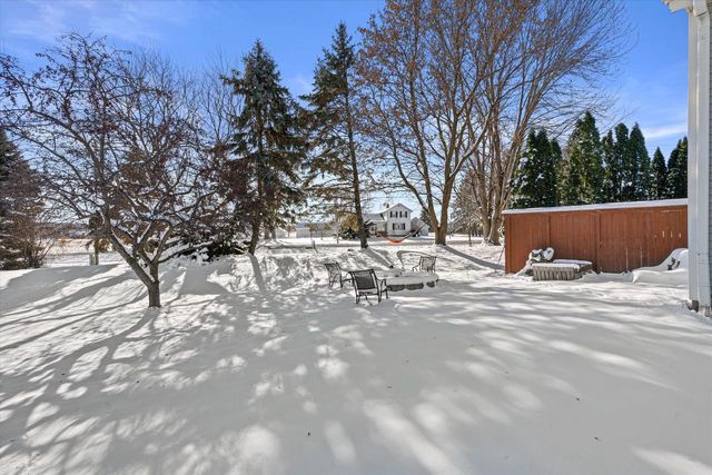 8005 Thistle COURT, Waterford, WI 53185