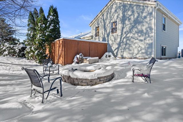 8005 Thistle COURT, Waterford, WI 53185