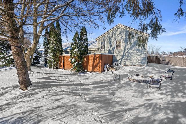 8005 Thistle COURT, Waterford, WI 53185