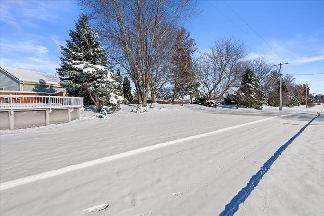 8005 Thistle COURT, Waterford, WI 53185