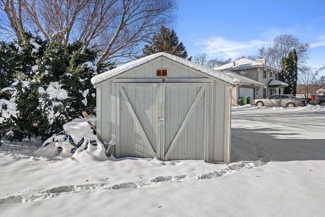 8005 Thistle COURT, Waterford, WI 53185