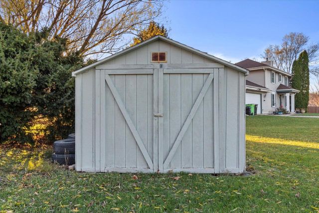 8005 Thistle COURT, Waterford, WI 53185