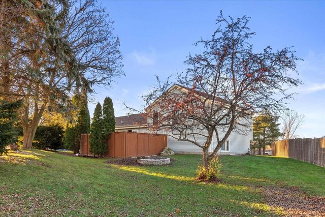 8005 Thistle COURT, Waterford, WI 53185